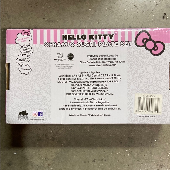NIB HELLO KITTY PINK AND WHITE SUSHI Dinnerware Set WITH CHOP STICKS BY SANRIO - Picture 3 of 5